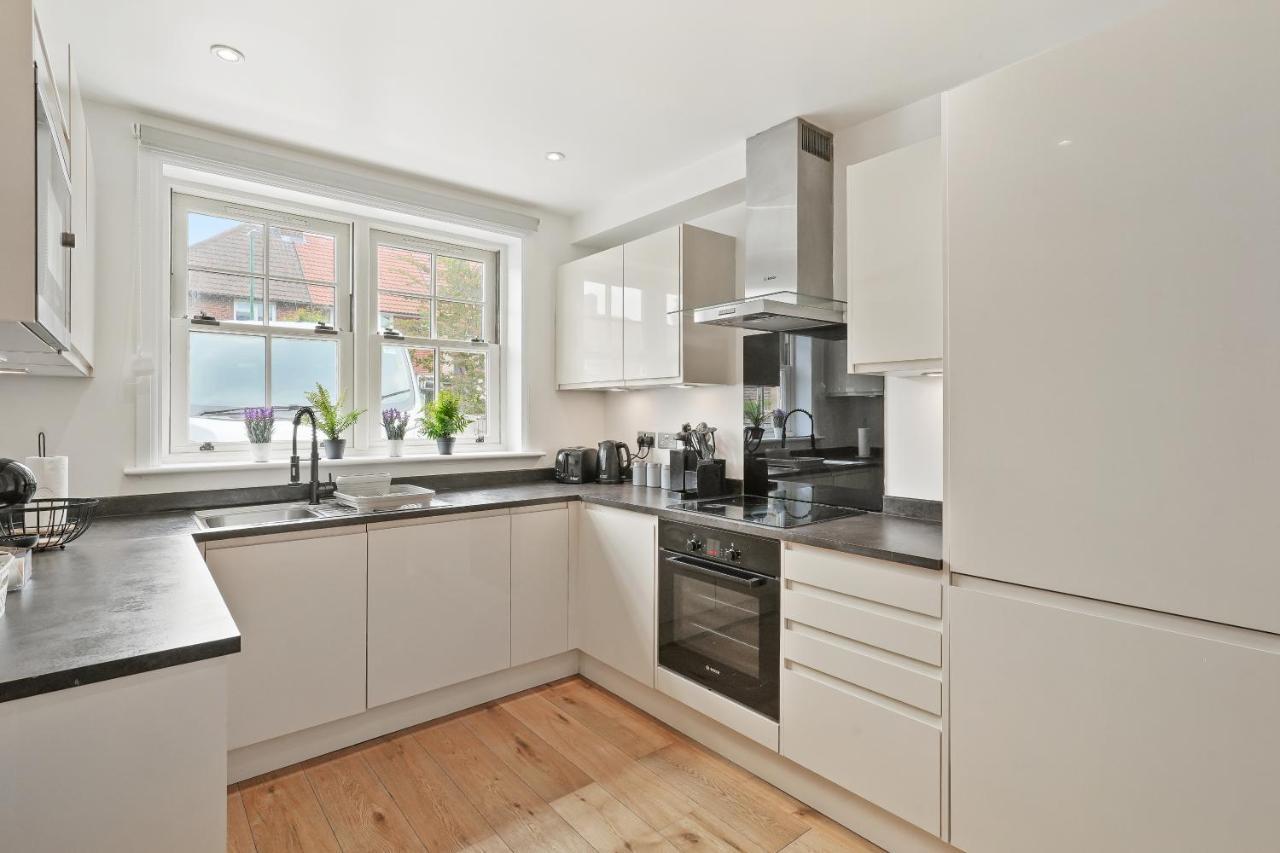 Lovely 4 Bed With Ensuite Free Wifi Off Street Parking In Sutton Morden  Exterior photo