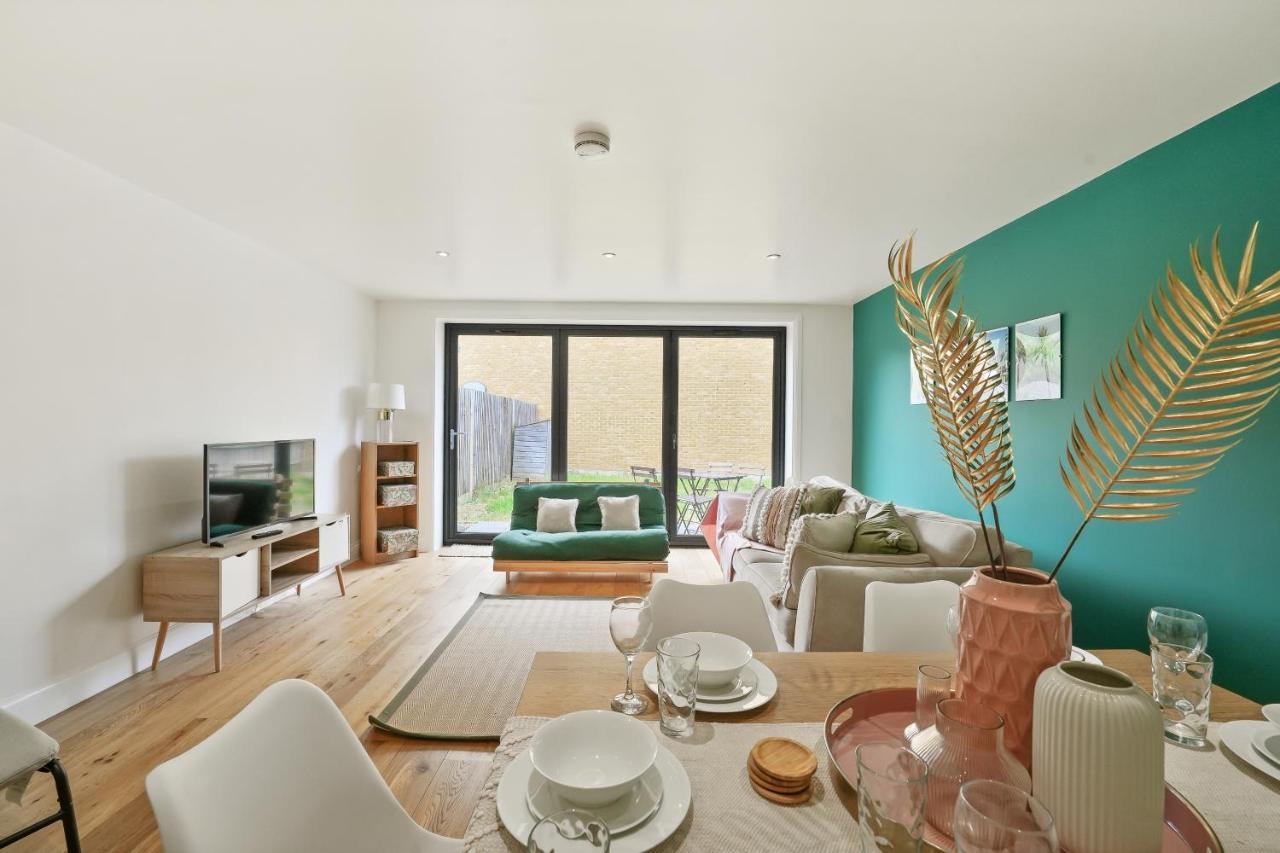 Lovely 4 Bed With Ensuite Free Wifi Off Street Parking In Sutton Morden  Exterior photo