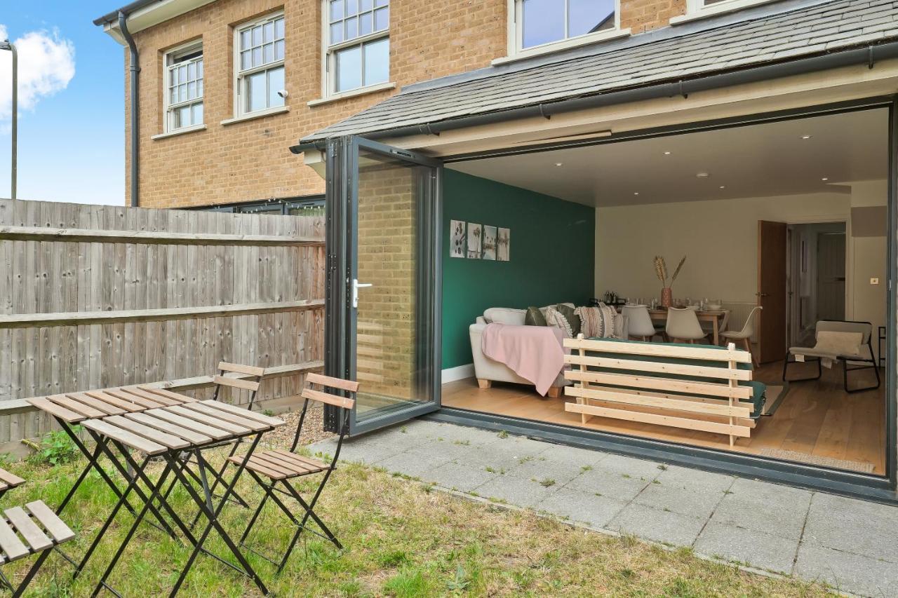 Lovely 4 Bed With Ensuite Free Wifi Off Street Parking In Sutton Morden  Exterior photo